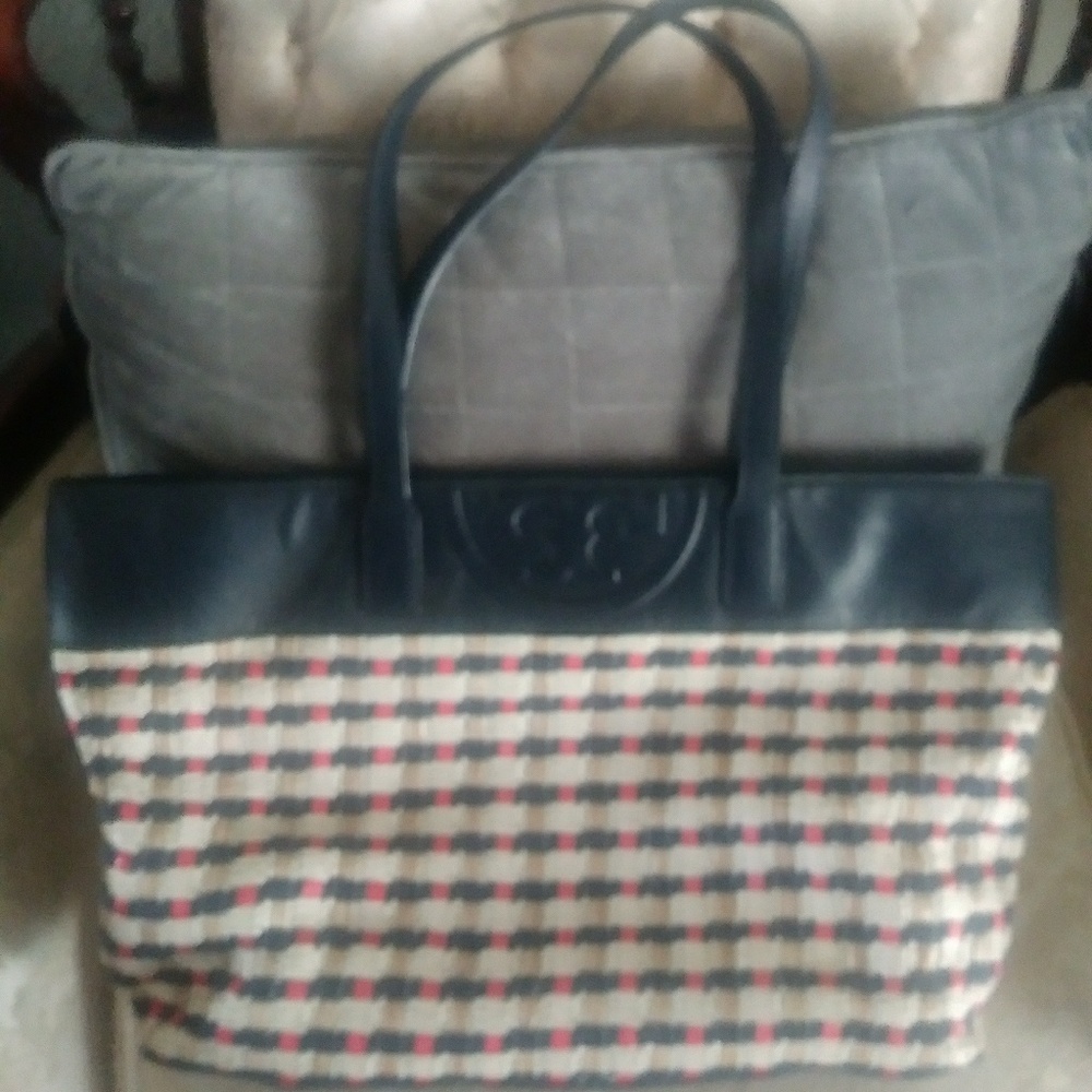 Tory Burch Purse ( like new )